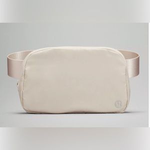 Lululemon everywhere belt bag in cream